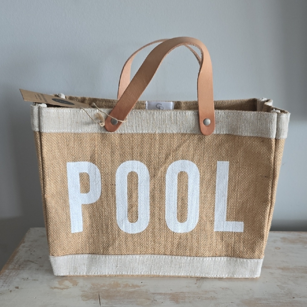 NWT Santa Barbara Design Studio Hold Everything Mini Market Pool Tote